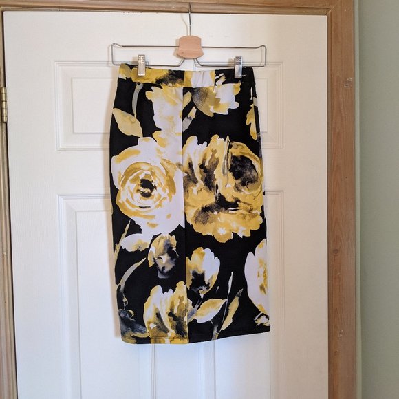 Black and Yellow Floral Skirt - Picture 2 of 4